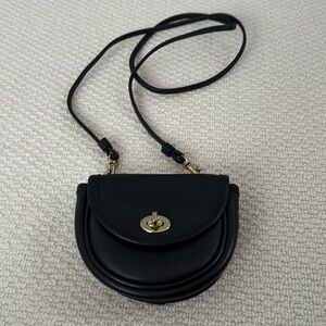 Vintage coach crossbody small bag.